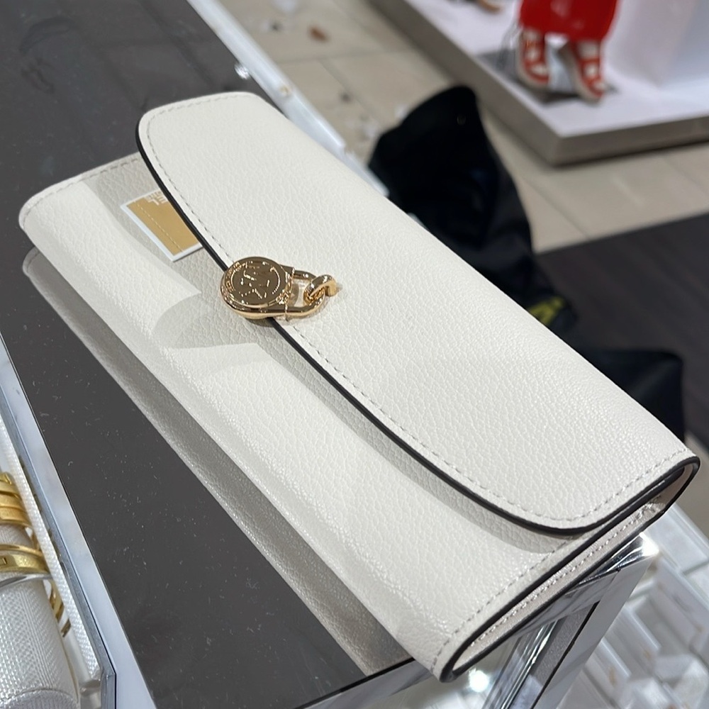 Michael Kors Hamilton Large Leather Continental Wallet
Light Cream
NWT - Picture 4 of 16